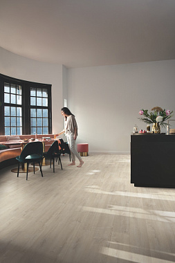Виниловый ламинат Quick-Step Дуб бархатный бежевый BAGP40158 1256х194х2,5мм 33 класс 3,655кв.м