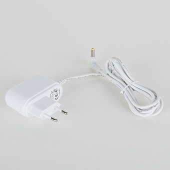 Настольная лампа Eurosvet Frame 80502/1 белый 4Вт LED