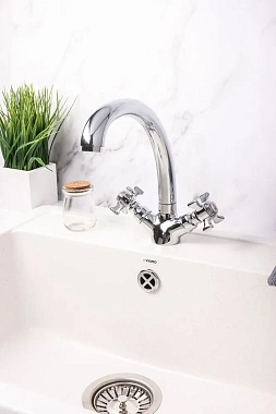 Смеситель для кухни Maxonor MN4824 поворотный излив хром